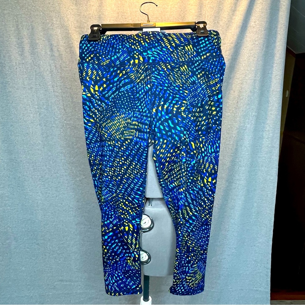 Fabletics blue/yellow print crop leggings